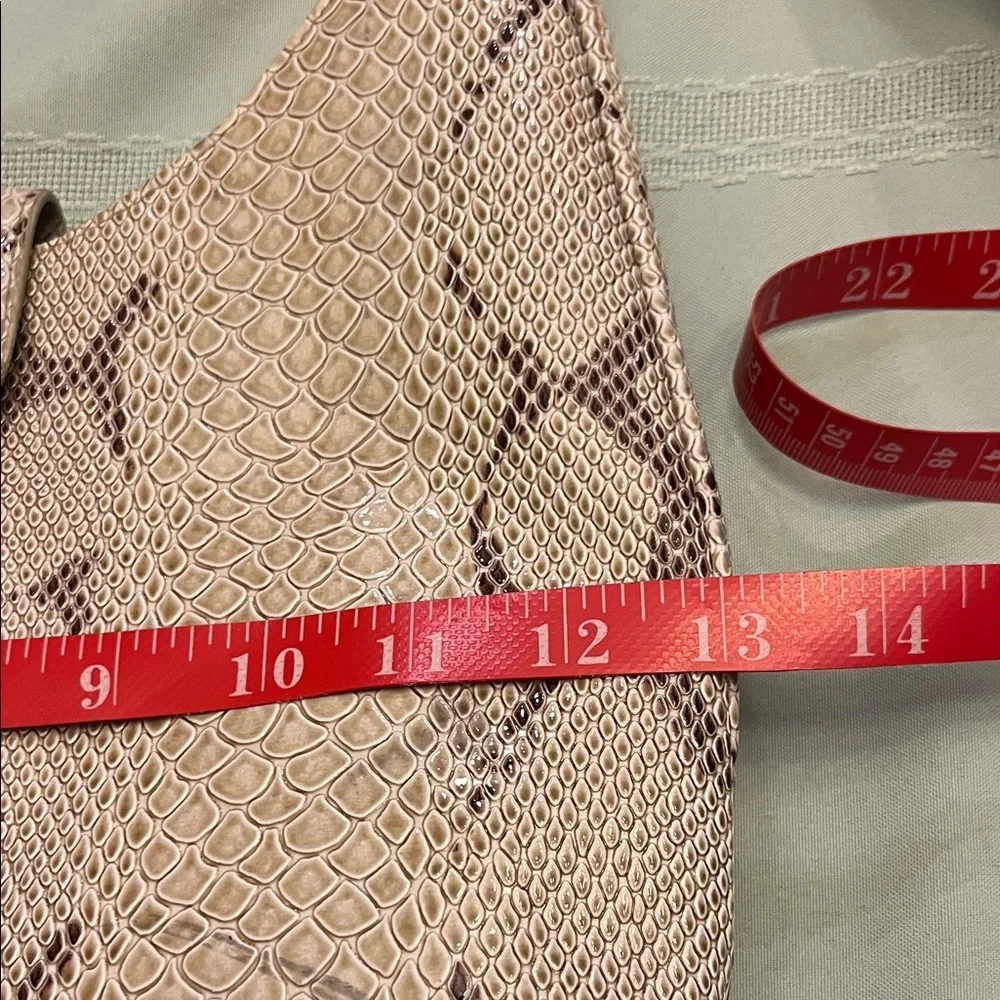 Vecceli Italy Beige Snake Print Shoulder Bag - Picture 6 of 10